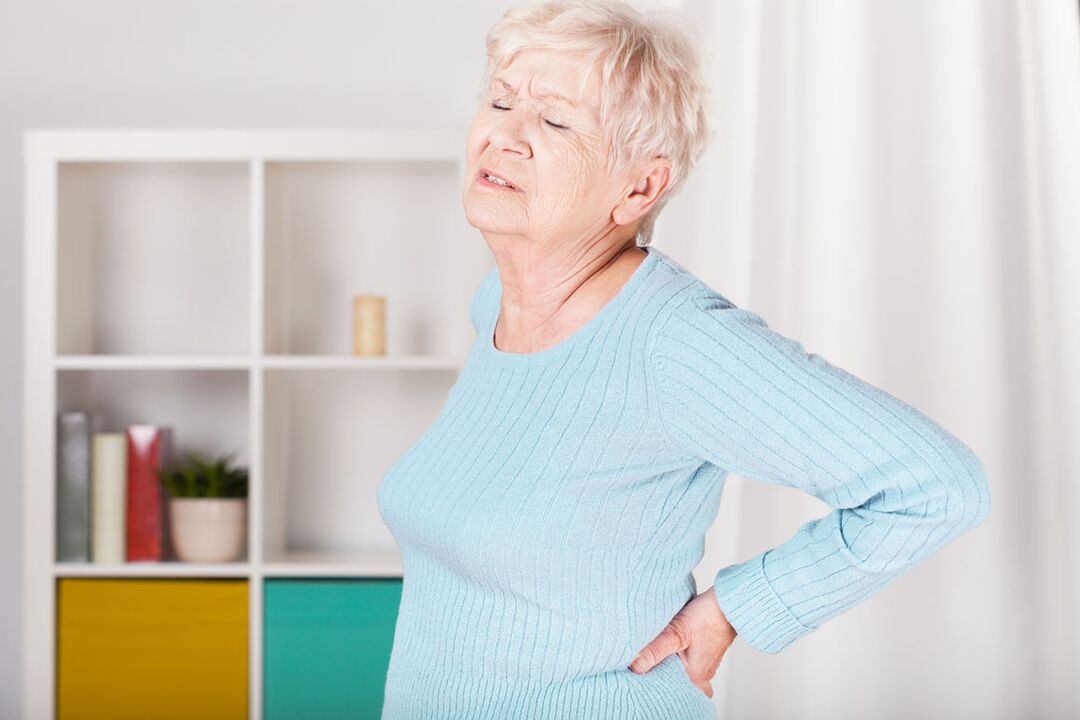 Боль в пояснице у женщин может быть причиной остеохондроза